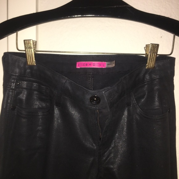 Alice + Olivia Denim - Waxed black skinny jeans. Alice + Olivia size 6